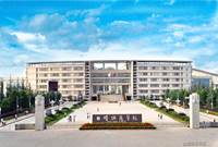 曲靖师范学院——学校校门