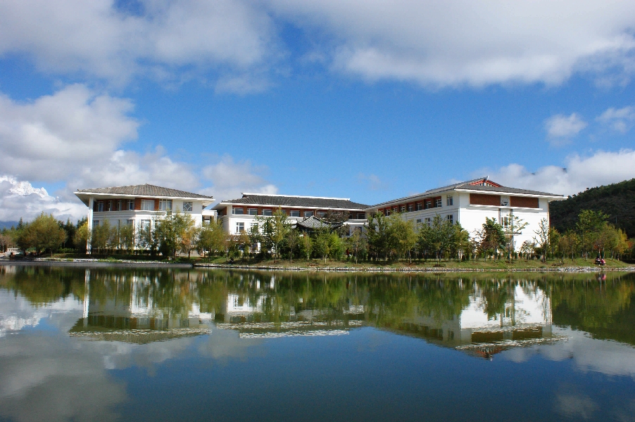 云南大学旅游文化学院——校园景观图(山水亭阁风)